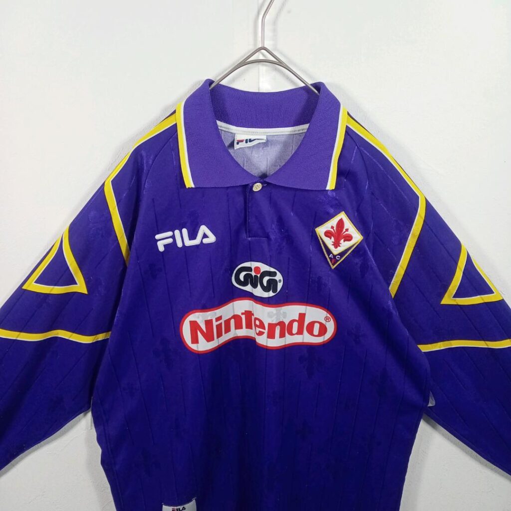 フィオレンティーナ 1997-98 ホームシャツ。紫地に胸のGiGiとNintendo