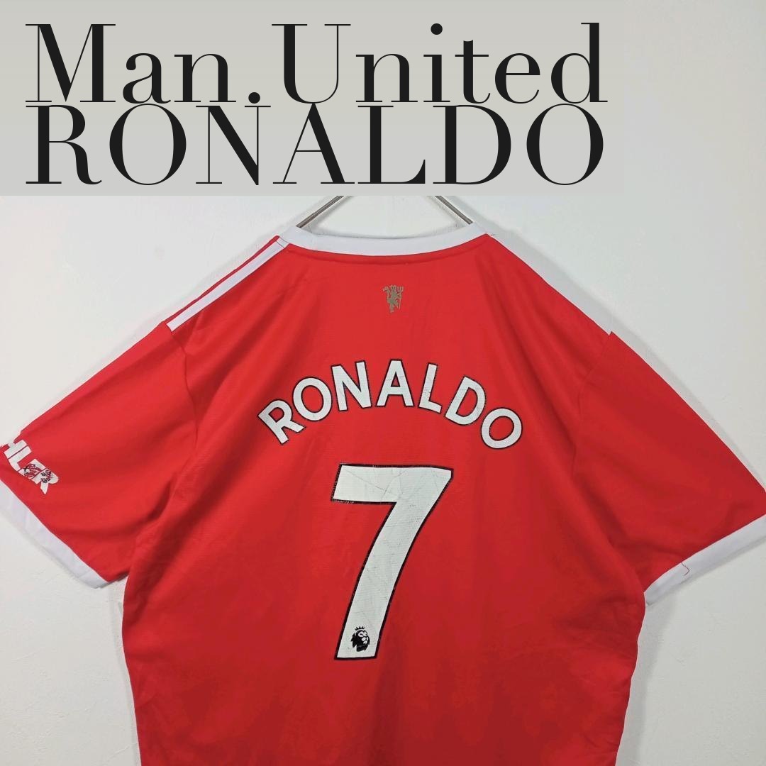 マンチェスター・ユナイテッドの赤いホームシャツ。背面にRONALDO #7のネーム＆ナンバー