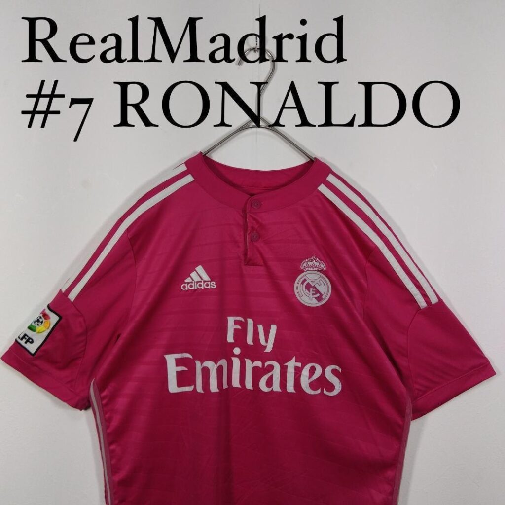 レアル・マドリード 2014-15 の白いホームシャツ。背面にRONALDO #7のネーム入り