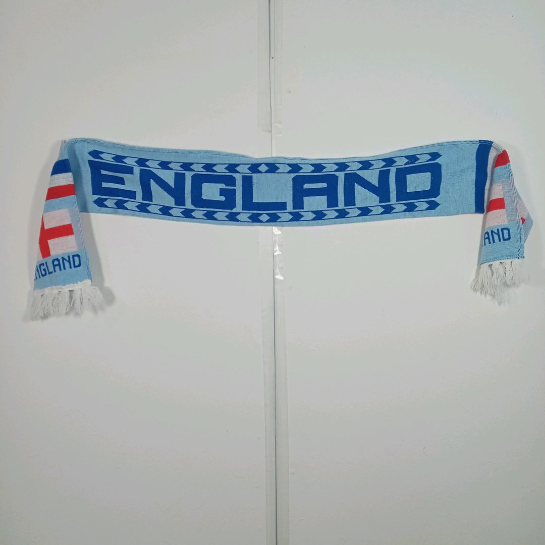 イングランド代表 90年代 応援マフラー 全体。水色地に濃いブルーでENGLAND