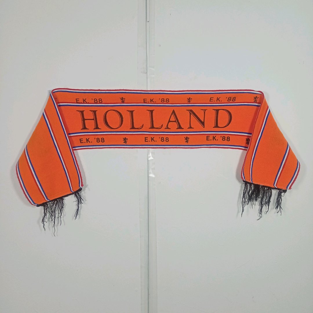オランダ代表 1988年 応援マフラー 全体。オレンジ地にHOLLANDとE.K. '88