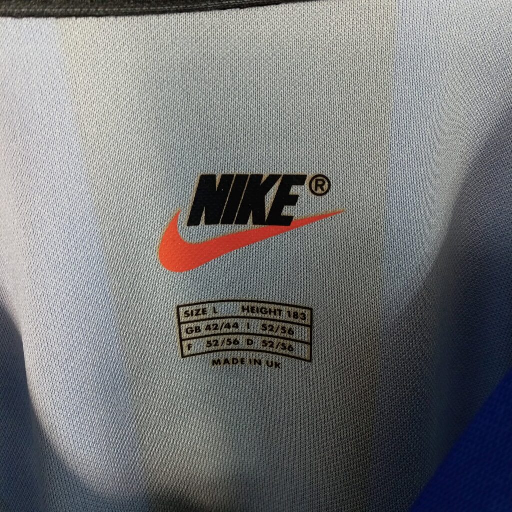 インテル1998-99ホームのNIKEブランドタグ。サイズL、MADE IN U.K.